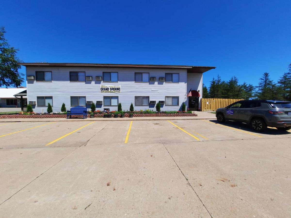 Model Towne Inn Motel Gwinn Экстерьер фото