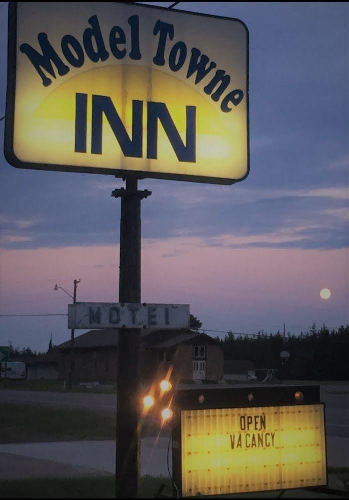 Model Towne Inn Motel Gwinn Экстерьер фото